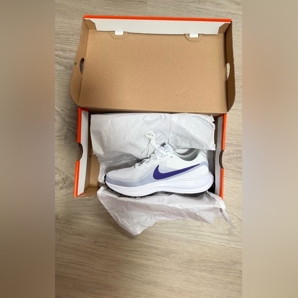 Nike Revolution 8 Wide in White and Purple